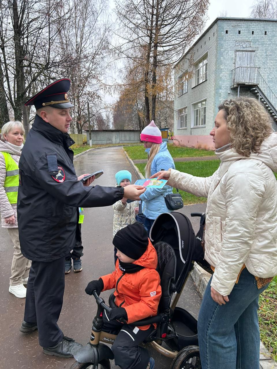 «Важен каждый пассажир: дошколята и сотрудники Госавтоинспекции напомнили родителям о детской безопасности в автомобиле» «Важен каждый пассажир: дошколята и сотрудники Госавтоинспекции напомнили родителям о детской безопасности в автомобиле»