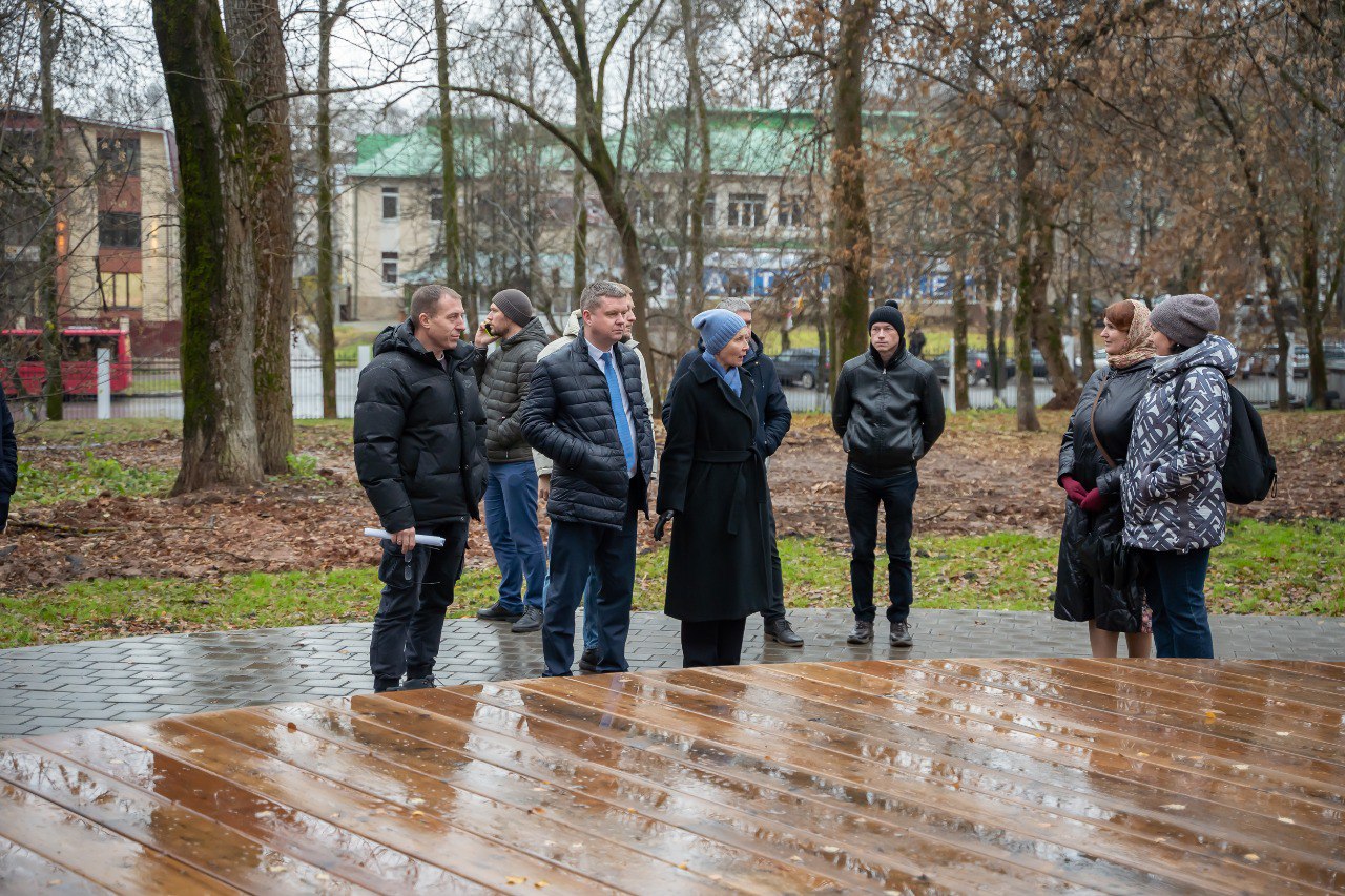 Елена Ковалева: Близится к завершению заключительный третий этап благоустройства парка им. Кирова. В рамках него здесь наконец-то появится современная, оборудованная по всем правилам площадка для выгула собак Елена Ковалева: Близится к завершению заключительный третий этап благоустройства парка им. Кирова. В рамках него здесь наконец-то появится современная, оборудованная по всем правилам площадка для выгула собак
