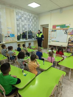 Автоинспекторы призвали маленьких пешеходов стать ярче