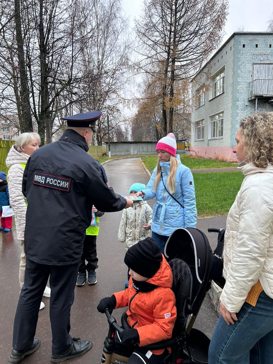 «Важен каждый пассажир: дошколята и сотрудники Госавтоинспекции напомнили родителям о детской безопасности в автомобиле» «Важен каждый пассажир: дошколята и сотрудники Госавтоинспекции напомнили родителям о детской безопасности в автомобиле»