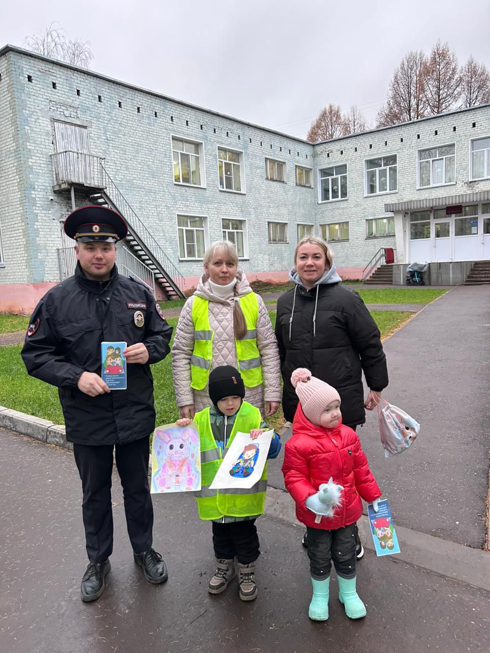 «Важен каждый пассажир: дошколята и сотрудники Госавтоинспекции напомнили родителям о детской безопасности в автомобиле» «Важен каждый пассажир: дошколята и сотрудники Госавтоинспекции напомнили родителям о детской безопасности в автомобиле»