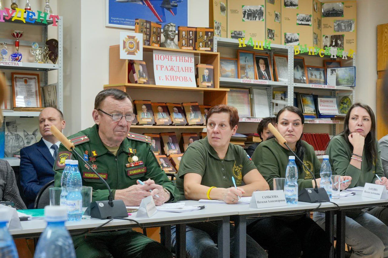 Александр Соколов: Аллея славы и новые меры поддержки для защитников: на Совете по делам участников СВО и членов их семей обсудили насущные вопросы Александр Соколов: Аллея славы и новые меры поддержки для защитников: на Совете по делам участников СВО и членов их семей обсудили насущные вопросы