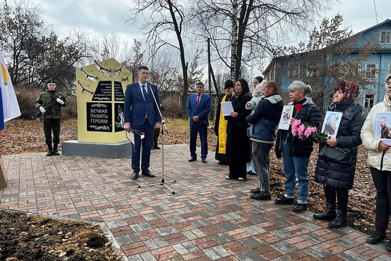 В Орлове открыта Аллея Памяти в честь погибших бойцов СВО В Орлове открыта Аллея Памяти в честь погибших бойцов СВО