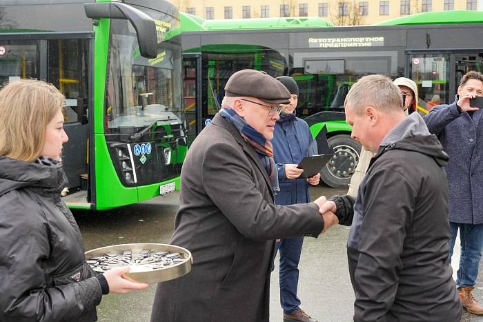 В Кирове вышли на маршруты новые автобусы, работающие на газомоторном топливе В Кирове вышли на маршруты новые автобусы, работающие на газомоторном топливе