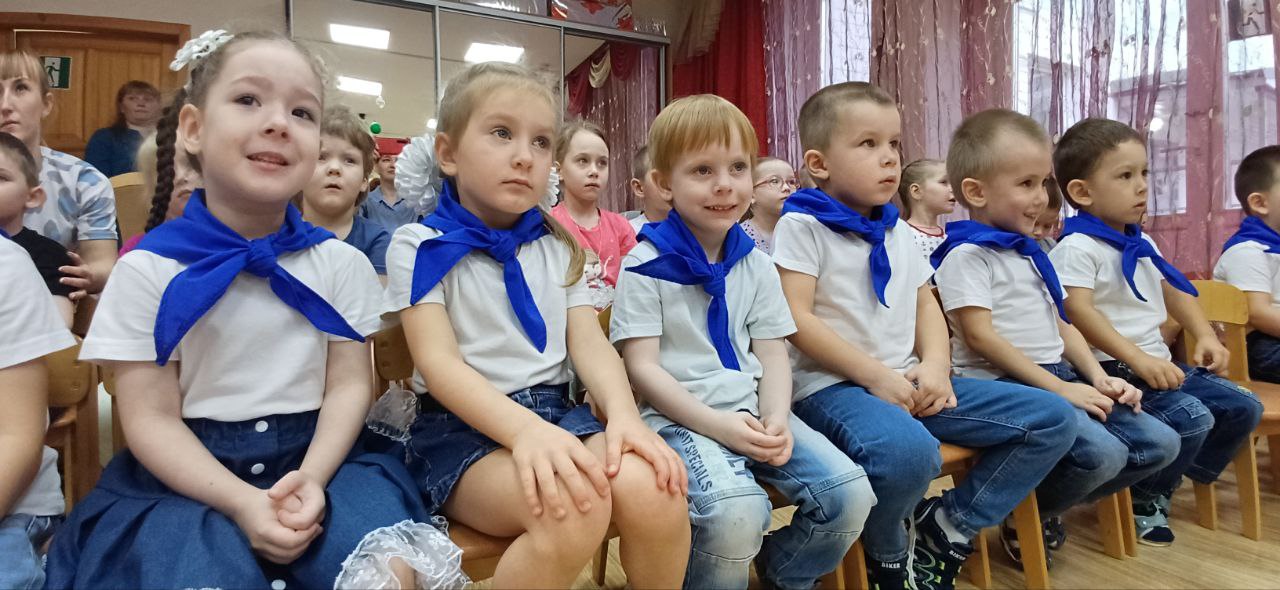 В день рождения «Зебры» юные кировчане стали юными инспекторами движения В день рождения «Зебры» юные кировчане стали юными инспекторами движения