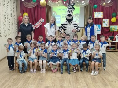 В день рождения «Зебры» юные кировчане стали юными инспекторами движения