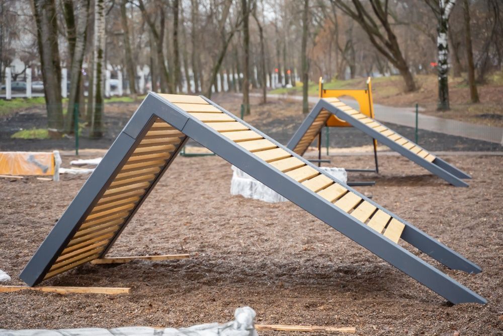 Завершается благоустройство парка им. С. М. Кирова. По проекту «Формирование комфортной городской среды» нацпроекта «Инфраструктура для жизни» здесь появятся новая детская площадка, площадки для йоги и выгула собак Завершается благоустройство парка им. С. М. Кирова. По проекту «Формирование комфортной городской среды» нацпроекта «Инфраструктура для жизни» здесь появятся новая детская площадка, площадки для йоги и выгула собак