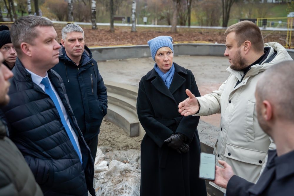 Завершается благоустройство парка им. С. М. Кирова. По проекту «Формирование комфортной городской среды» нацпроекта «Инфраструктура для жизни» здесь появятся новая детская площадка, площадки для йоги и выгула собак