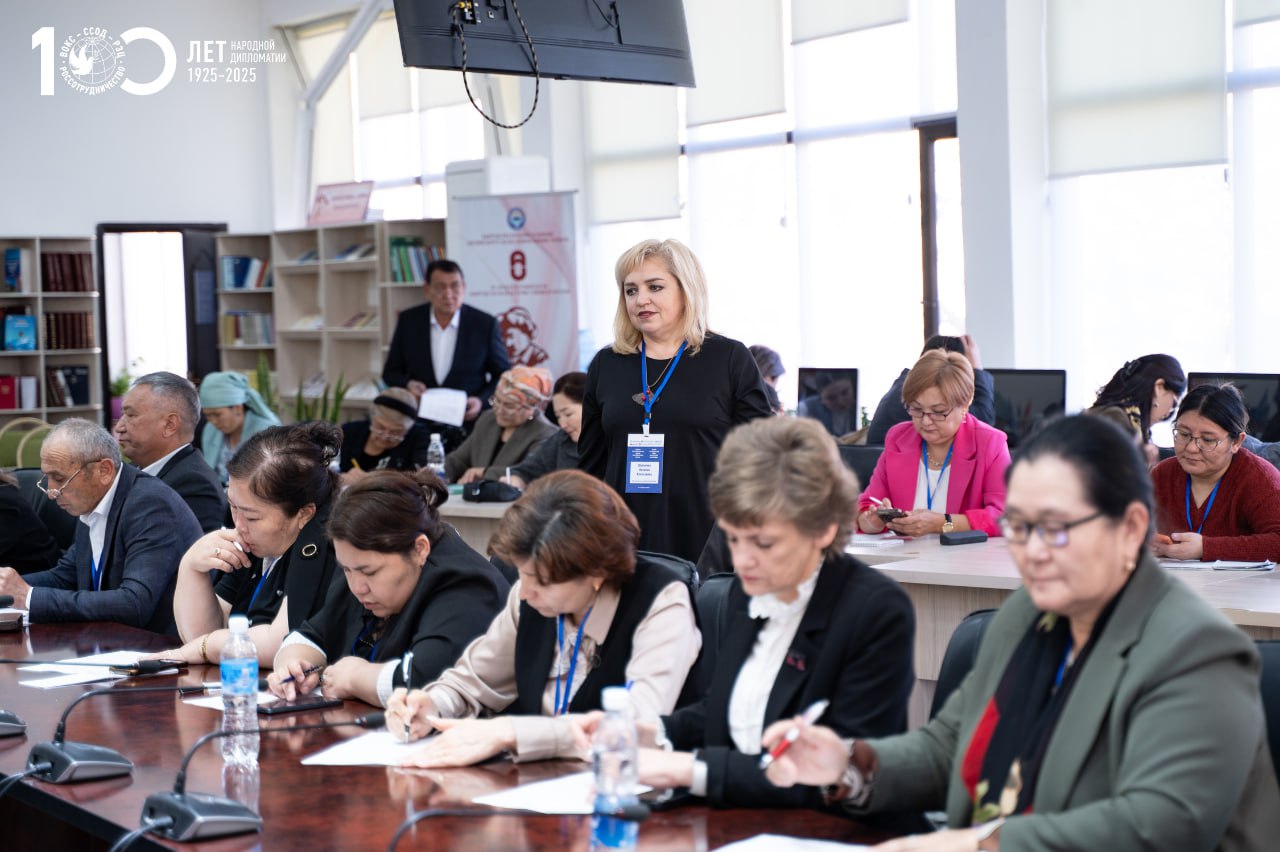 Около 300 директоров школ собрались в Бишкеке на III Форум руководителей школ Кыргызстана Около 300 директоров школ собрались в Бишкеке на III Форум руководителей школ Кыргызстана