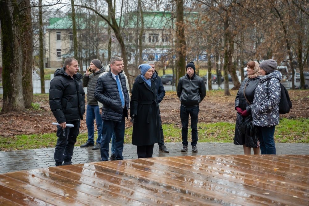 Завершается благоустройство парка им. С. М. Кирова. По проекту «Формирование комфортной городской среды» нацпроекта «Инфраструктура для жизни» здесь появятся новая детская площадка, площадки для йоги и выгула собак Завершается благоустройство парка им. С. М. Кирова. По проекту «Формирование комфортной городской среды» нацпроекта «Инфраструктура для жизни» здесь появятся новая детская площадка, площадки для йоги и выгула собак