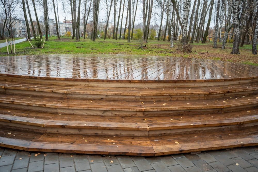 Благоустройство парка им. С. М. Кирова в областном центре завершается Благоустройство парка им. С. М. Кирова в областном центре завершается