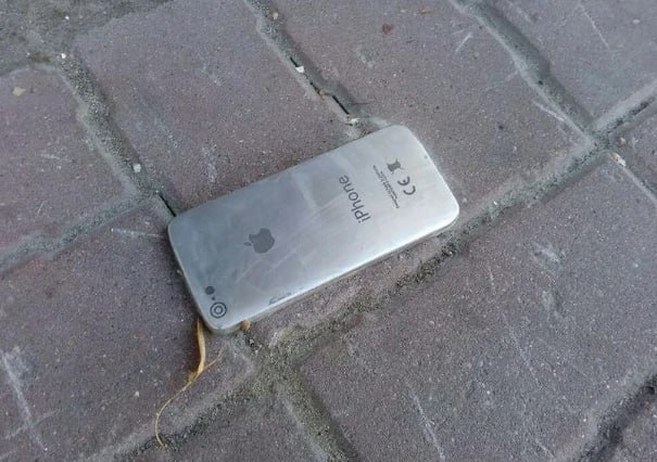 #кактамусоседей. В Ярославле, оказывается, есть Памятник потерянному «Айфону»