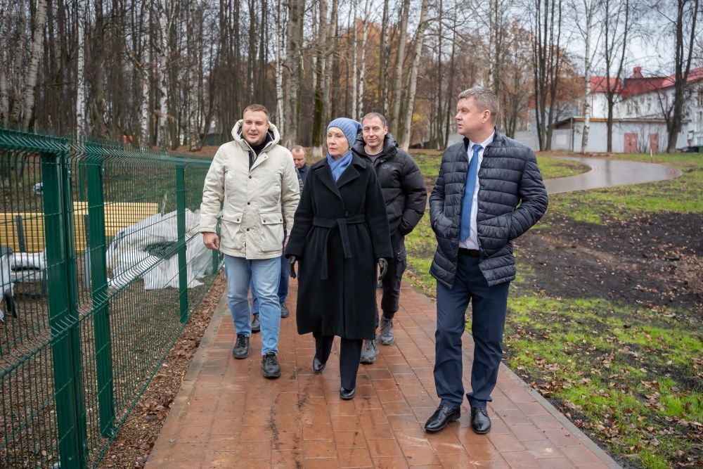 Завершается благоустройство парка им. С. М. Кирова. По проекту «Формирование комфортной городской среды» нацпроекта «Инфраструктура для жизни» здесь появятся новая детская площадка, площадки для йоги и выгула собак Завершается благоустройство парка им. С. М. Кирова. По проекту «Формирование комфортной городской среды» нацпроекта «Инфраструктура для жизни» здесь появятся новая детская площадка, площадки для йоги и выгула собак