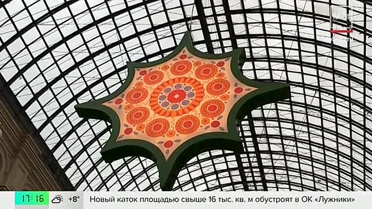 Московский ГУМ украсили сюжетами дымковской игрушки