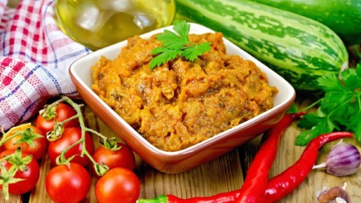 Элементарный рецепт вкуснейшей кабачковой икры: со сковородками возиться не придется
