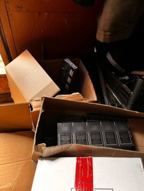 Сотрудники ОЭБиПК УМВД России по городу Кирову пресекли незаконные хранение и сбыт немаркированной табачной продукции