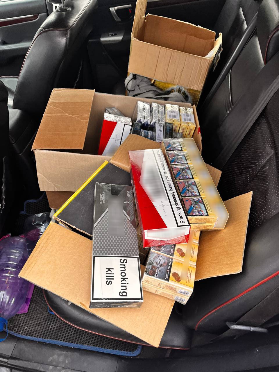 Сотрудники ОЭБиПК УМВД России по городу Кирову пресекли незаконные хранение и сбыт немаркированной табачной продукции Сотрудники ОЭБиПК УМВД России по городу Кирову пресекли незаконные хранение и сбыт немаркированной табачной продукции