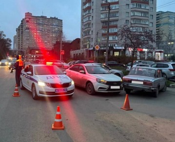 По факту происшествия в городе Кирове сотрудники полиции проводят проверку