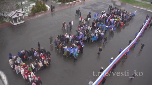 Сегодня в Кирове День народного единства отметили праздничным флешмобом