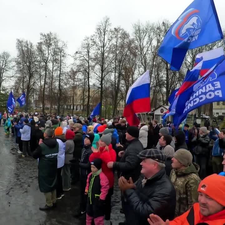 Александр Соколов: Присоединился к яркому флешмобу на Спасской площади в честь Дня народного единства