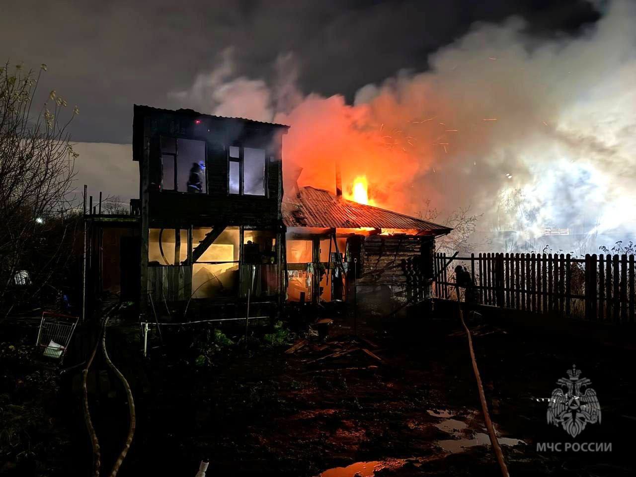 В Коминтерне сгорела баня. Вчера произошел пожар в частной бане на улице Колхозной в Кирове