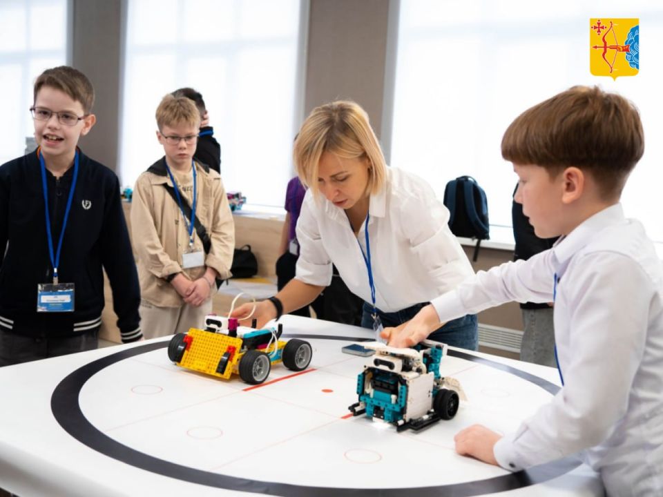 В Кирове состоялись областные соревнования по робототехнике «РобоСумо», которые побили рекорд по количеству участников В Кирове состоялись областные соревнования по робототехнике «РобоСумо», которые побили рекорд по количеству участников
