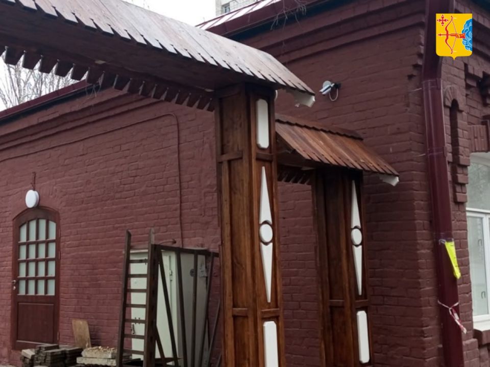 У музея А.С. Грина в Кирове появятся новые резные ворота из дерева У музея А.С. Грина в Кирове появятся новые резные ворота из дерева