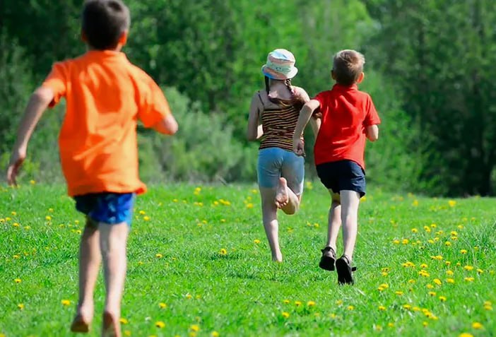 Детям хватит и 2 месяцев. Уполномоченная по правам ребёнка в Москве Ольга Ярославская предложила оставить российским школьникам только 2 месяца летних каникул — июль и август