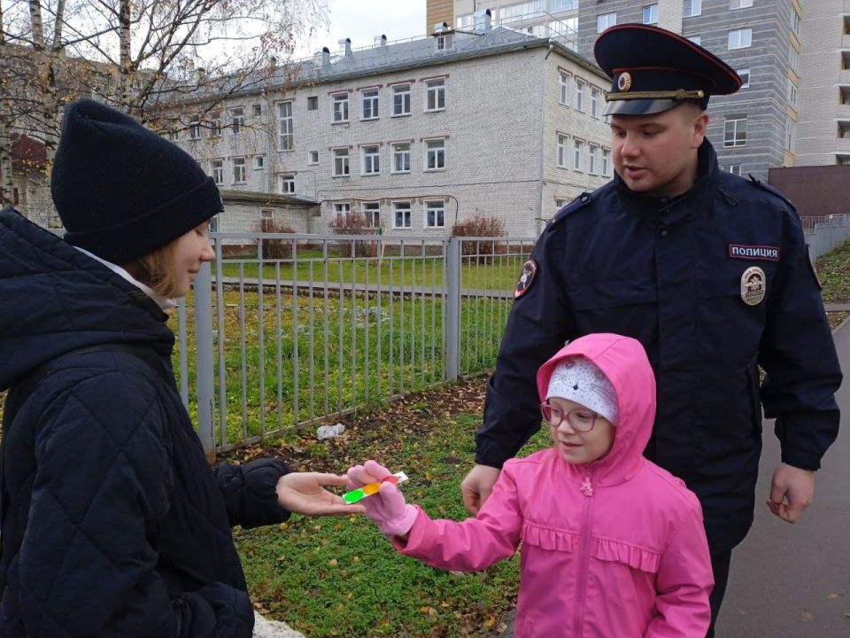 "Шагающий автобус" ведёт дошколят к безопасности! "Шагающий автобус" ведёт дошколят к безопасности!