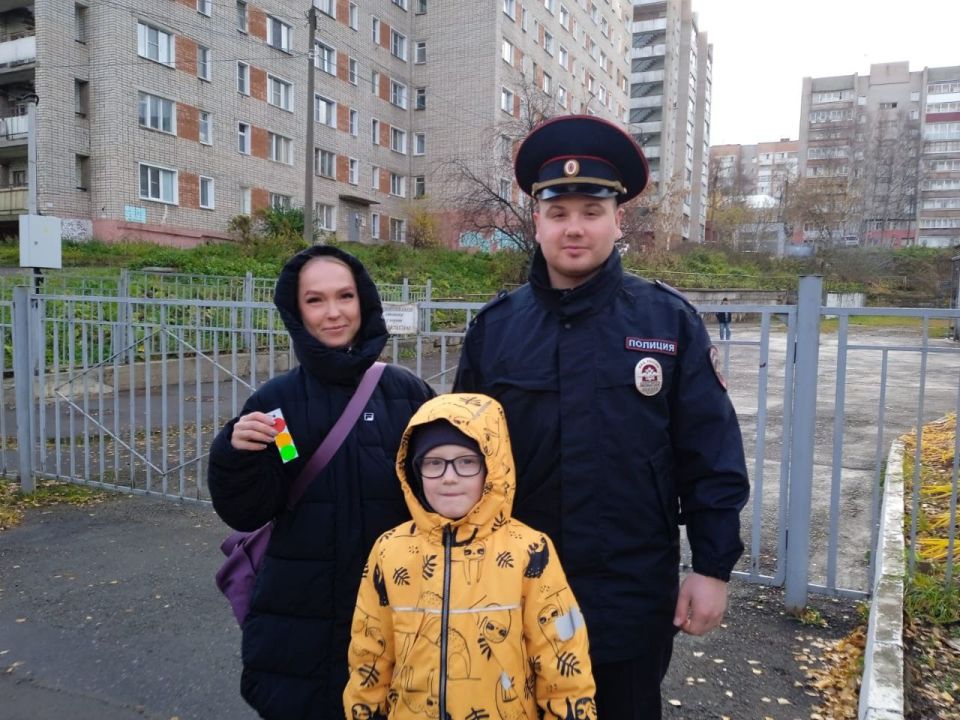 "Шагающий автобус" ведёт дошколят к безопасности! "Шагающий автобус" ведёт дошколят к безопасности!