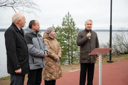 Жители Белой Холуницы поблагодарили Рахима Азимова за поддержку проекта благоустройства