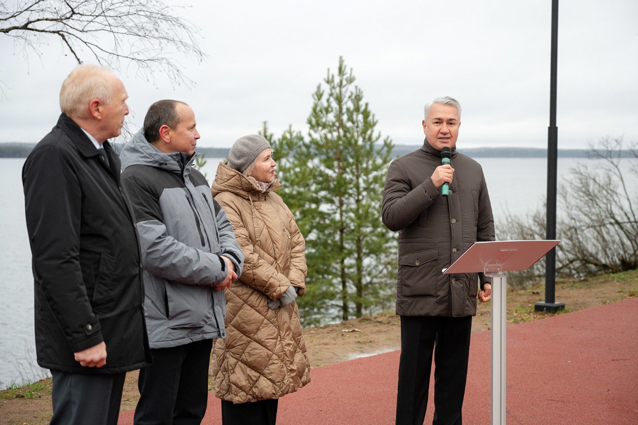 Жители Белой Холуницы поблагодарили Рахима Азимова за поддержку проекта благоустройства