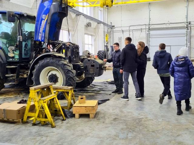 Агротехклассники познакомились с работой на сельхозпредприятии