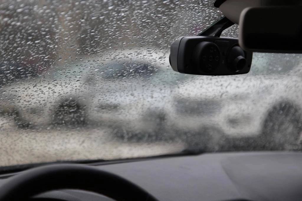 Кировская Госавтоинспекция рекомендует водителям быть осторожнее в дождливую погоду