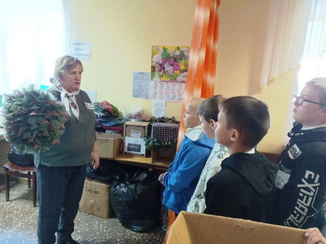 Школьники из Кирова помогают фронту и учатся добру Школьники из Кирова помогают фронту и учатся добру