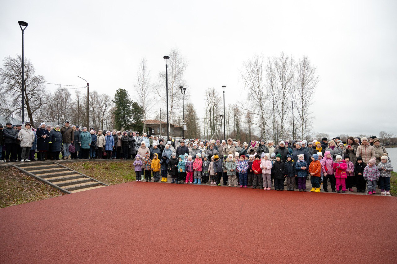 Жители Белой Холуницы поблагодарили Рахима Азимова за поддержку проекта благоустройства Жители Белой Холуницы поблагодарили Рахима Азимова за поддержку проекта благоустройства