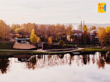 В Белой Холунице открыли новое общественное пространство «Сады Белой Холуницы. Набережный сад»