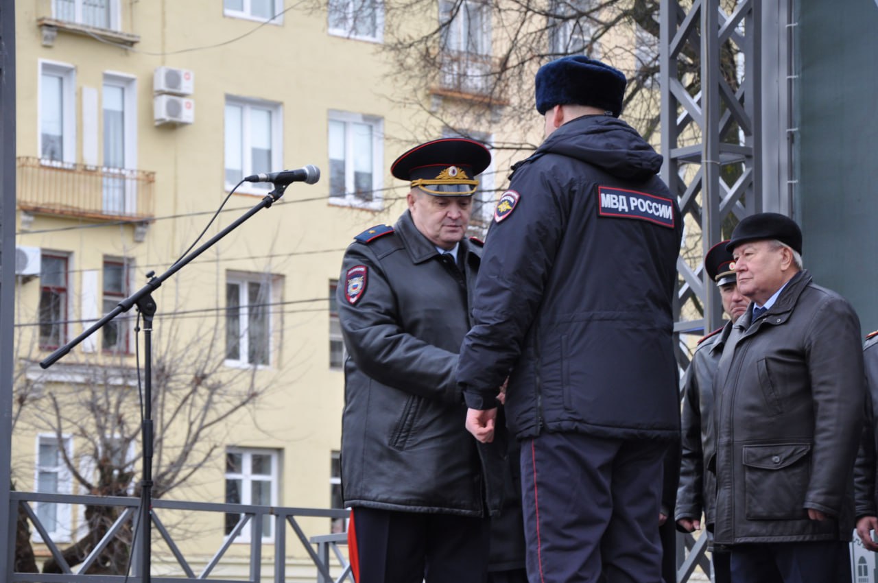 В Кирове на Театральной площади прошел гарнизонный инструктаж сил охраны правопорядка В Кирове на Театральной площади прошел гарнизонный инструктаж сил охраны правопорядка
