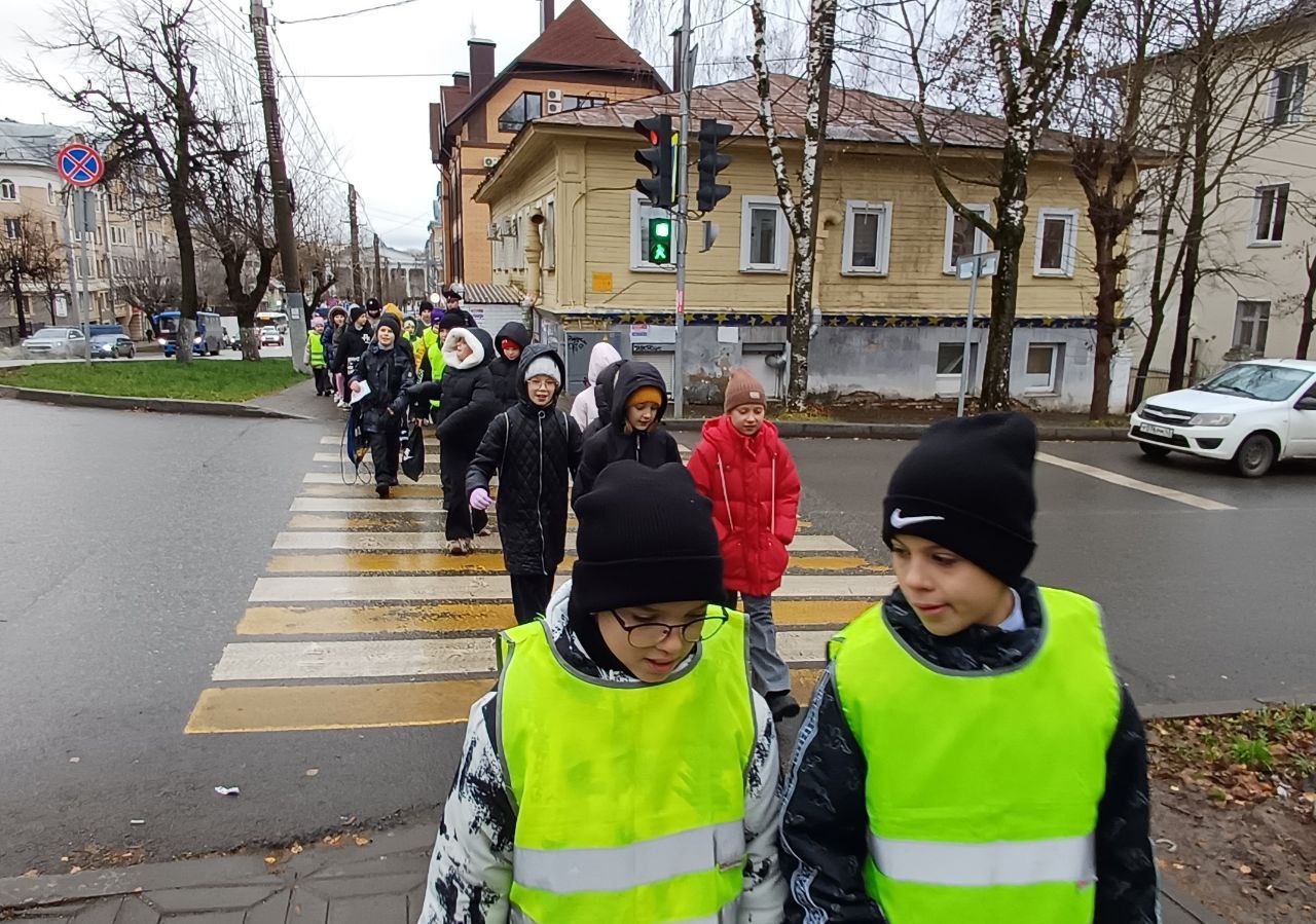 "Безопасный маршрут: Знаем! Соблюдаем!" "Безопасный маршрут: Знаем! Соблюдаем!"