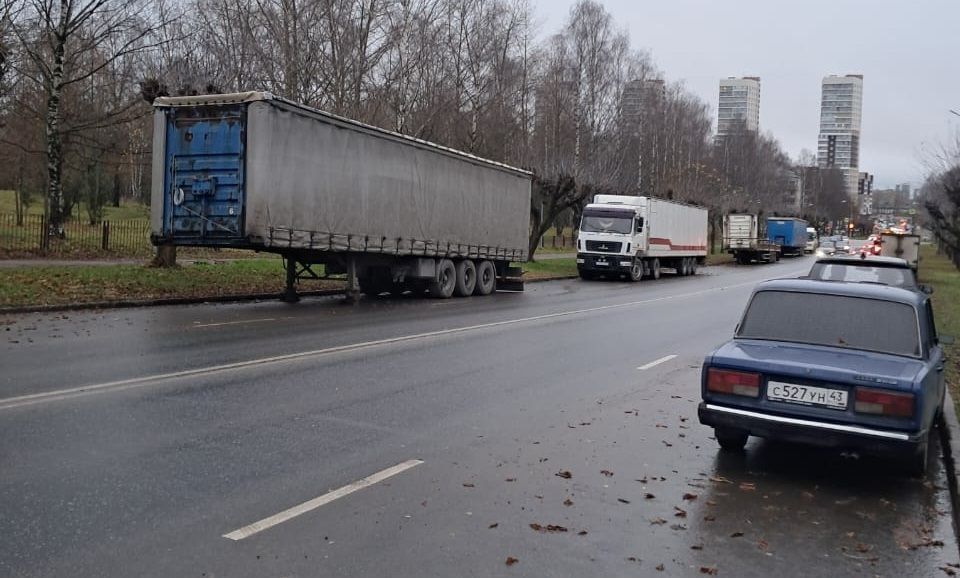 На Калинина от Сурикова до Попова запретят стоянку транспорта