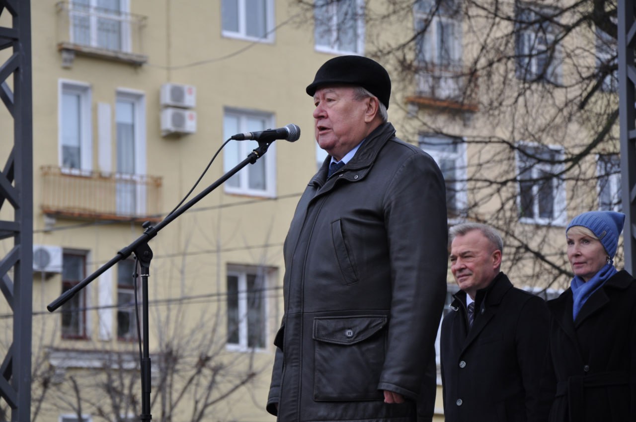 В Кирове на Театральной площади прошел гарнизонный инструктаж сил охраны правопорядка В Кирове на Театральной площади прошел гарнизонный инструктаж сил охраны правопорядка