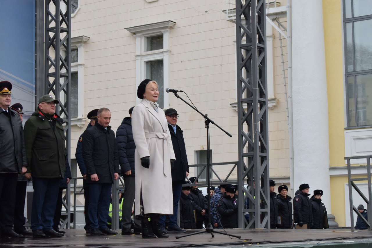 Председатель Избирательной комиссии Кировской области наградила сотрудников органов внутренних дел за обеспечение безопасности на выборах