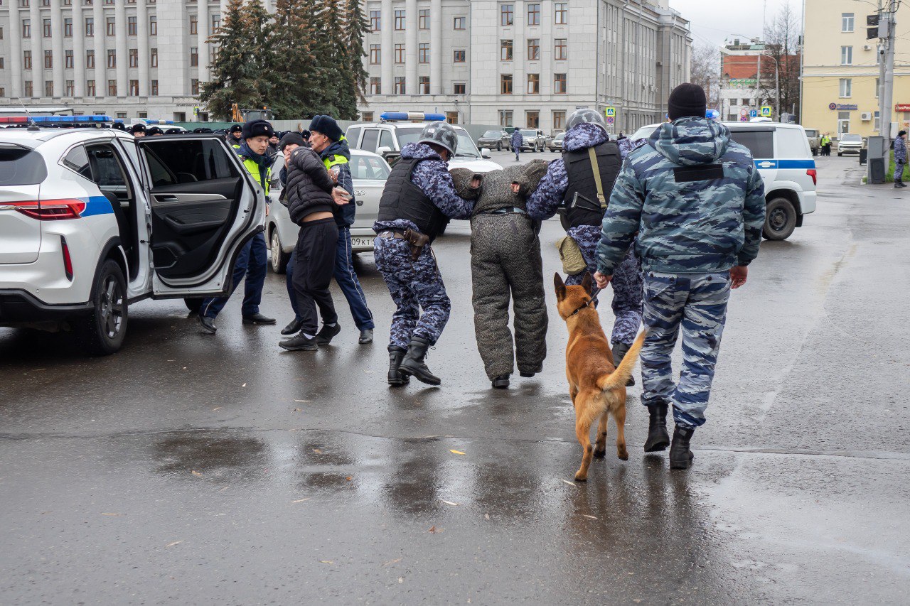 Елена Ковалева: На традиционном в преддверии профессионального праздника строевом смотре сотрудников органов внутренних дел отметили их общественных помощников - народных дружинников Елена Ковалева: На традиционном в преддверии профессионального праздника строевом смотре сотрудников органов внутренних дел отметили их общественных помощников - народных дружинников