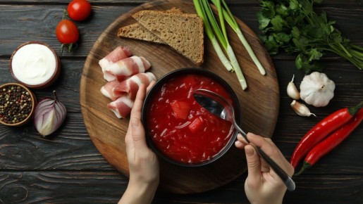 9 из 10 хозяек допускают эту ошибку при варке борща: вот почему он получается не красным