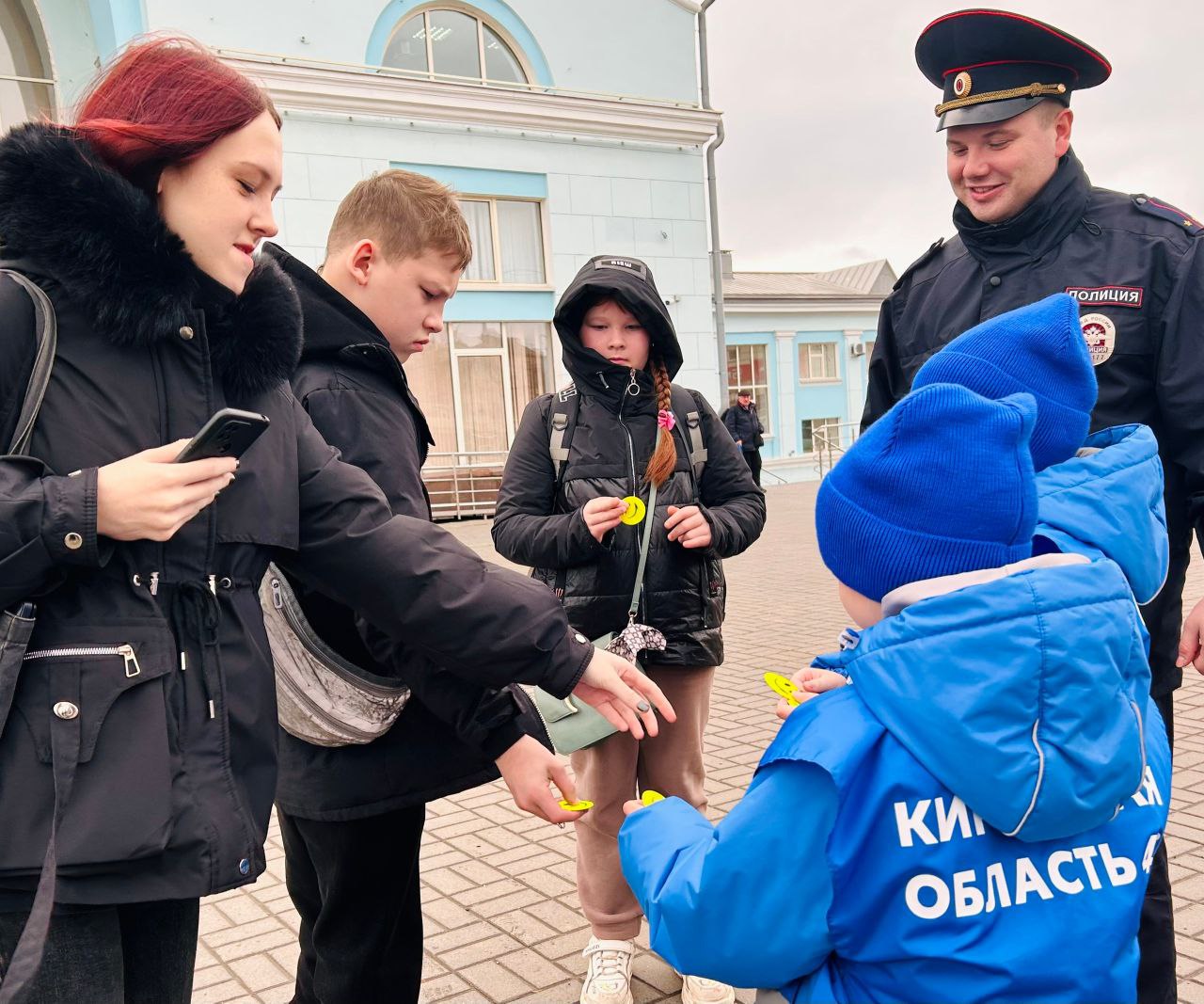 Юные инспекторы движения школы № 70 г.Кирова почтили память погибших при выполнении служебных обязанностей сотрудников полиции Юные инспекторы движения школы № 70 г.Кирова почтили память погибших при выполнении служебных обязанностей сотрудников полиции
