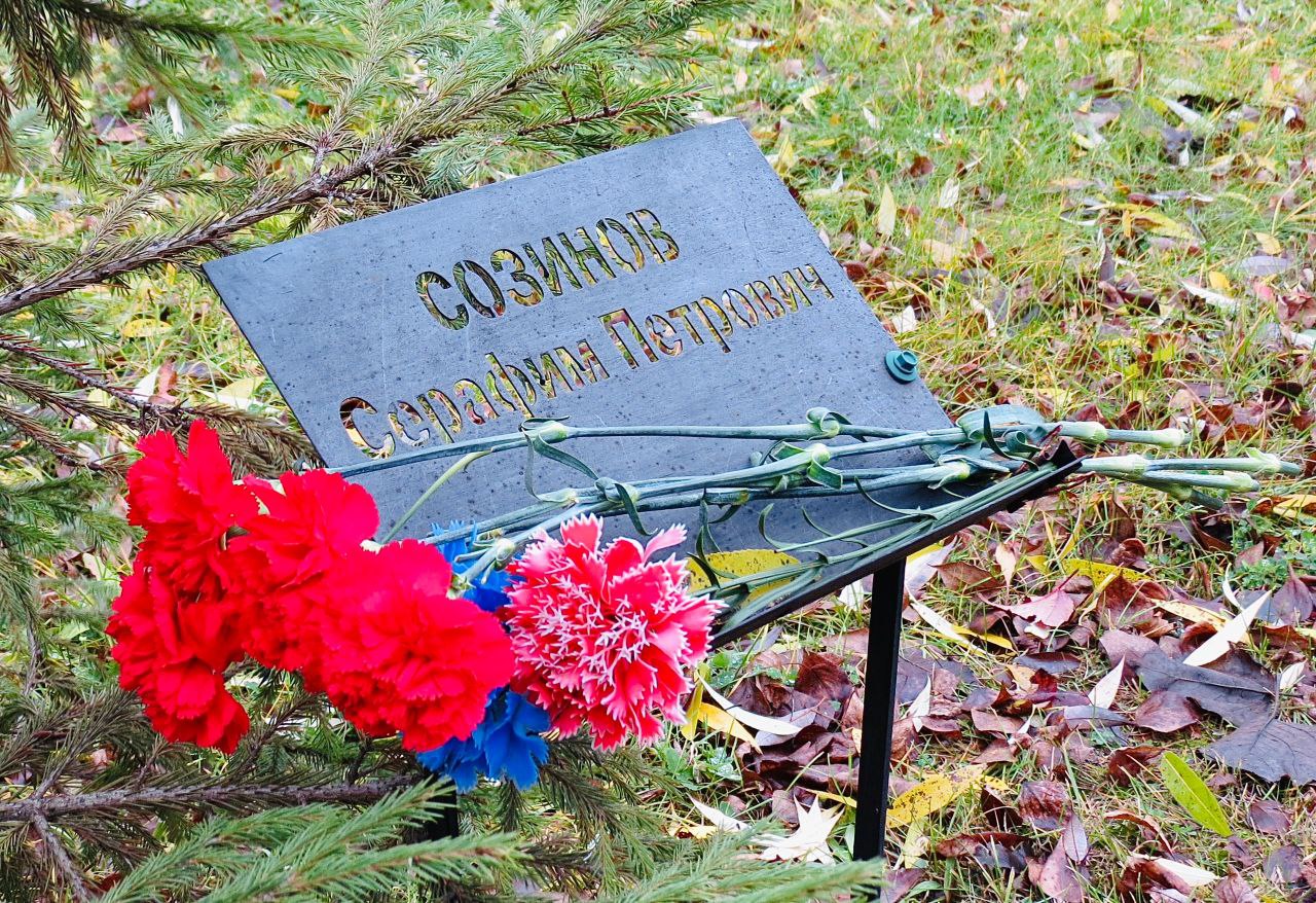 Юные инспекторы движения школы № 70 г.Кирова почтили память погибших при выполнении служебных обязанностей сотрудников полиции Юные инспекторы движения школы № 70 г.Кирова почтили память погибших при выполнении служебных обязанностей сотрудников полиции