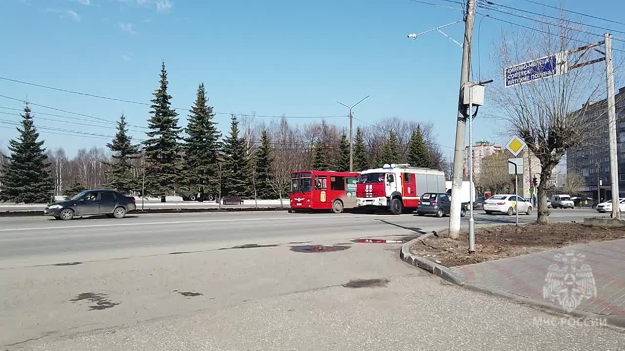 Уступи им дорогу, помоги спасти чью-то жизнь!