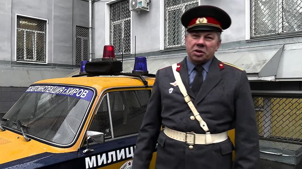 Ветеран кировской Госавтоинспекции Сергей Пятышев в канун Дня сотрудника органов внутренних дел представил собственноручно собранную им реплику автомобиля ГАИ