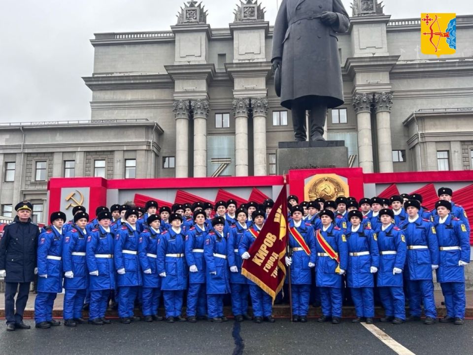 Кировские юнармейцы заняли второе место в смотре строя расчетов на юбилейном Параде Памяти в Самаре