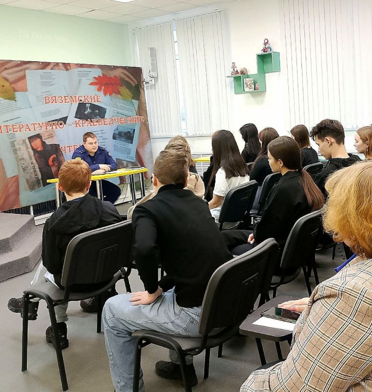 #правовоеПросвещение. На днях заместитель Верхнекамского района Кировской области Михаил Белорыбкин в рамках работы надзорного ведомства по правовому просвещению встретился с учащимися старших классов образовательной школы...